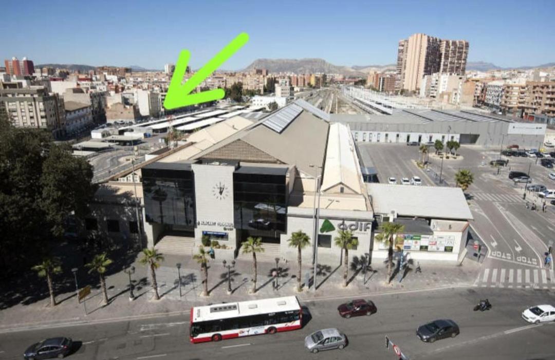 Super Estudio 2 "A Pasos De La Estacion Renfe" لقنت المظهر الخارجي الصورة